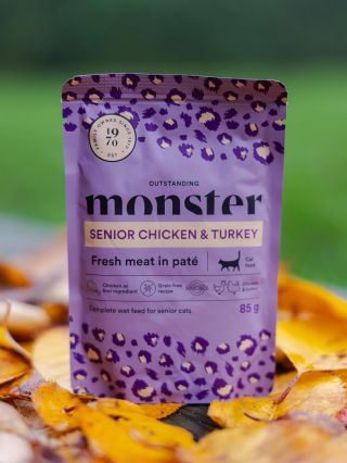 🐾 Něco chutného pro naše kočičí seniory! Dopřejte svým mazlíčkům lahodnou kapsičku s kuřecím a krůtím masem, jemnou a...