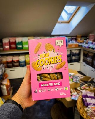 🐶🍪 Když chceš svého parťáka odměnit něčím fakt dobrým! Vepřové POW cookies jsou voňavé, křupavé a tak chutné, že ocásek...